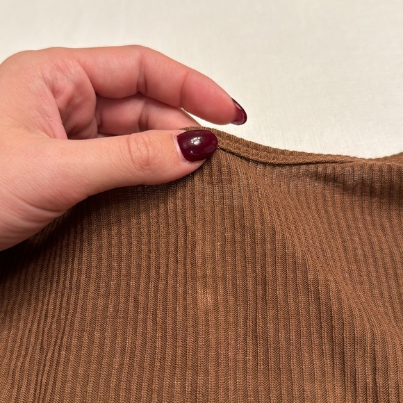 Alo Ribbed Cropped Whisper Cardigan Cinnamon Brown - Picture 5 of 5